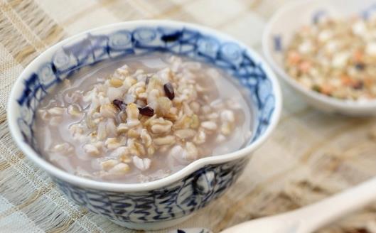 薏米吃對(duì)了除濕益氣，試試這幾個(gè)薏米的食療方