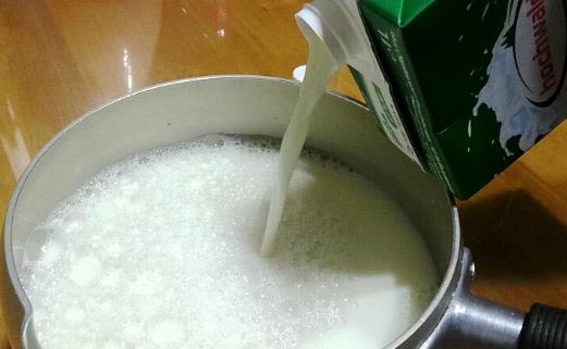 全脂牛奶脫脂牛奶的區(qū)別 選擇適合自己健康的最好