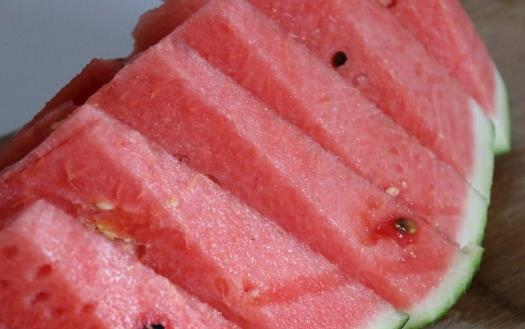 西瓜用保鮮膜蓋冷藏更易滋生細(xì)菌