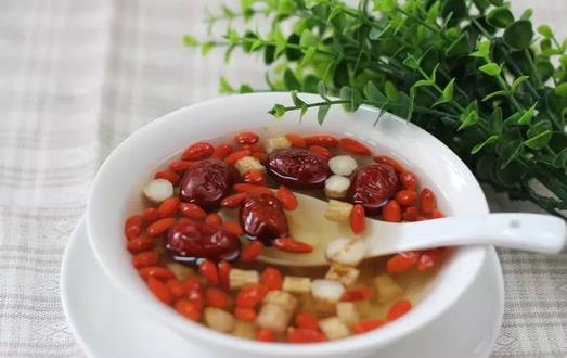 滋補(bǔ)肝腎、潤(rùn)肺止咳：枸杞子的六大功效