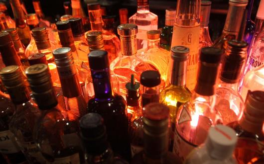 經(jīng)常飲用啤酒能保持人體骨骼強(qiáng)健 啤酒的種類(lèi)知多少 