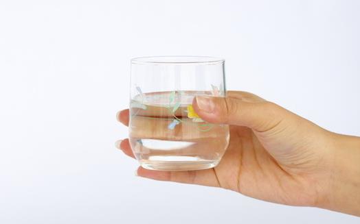 燒開的自來水里有水垢，還能不能喝？