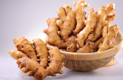 每天睡前堅持用生姜貼肚臍 生姜的養(yǎng)生功效大全