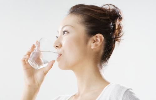 晨起一杯水別這么喝，風(fēng)險(xiǎn)太大...教你早晨喝水正確選擇