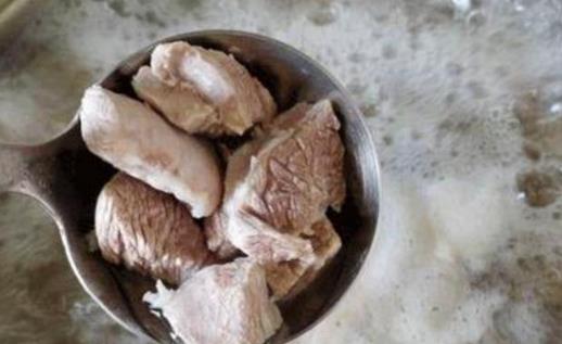 煮肉時(shí)上面的浮沫到底是精華還是臟東西？下次別再傻傻的