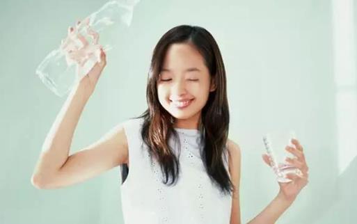 給皮膚補(bǔ)水 補(bǔ)水應(yīng)知