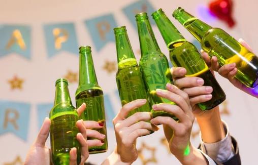 喝酒者，酒后少做4件事！喝酒時(shí)做到“3多、3少”，減少酒
