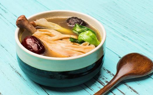雞湯為滋補(bǔ)的佳品 不太適合飲用雞湯的人群