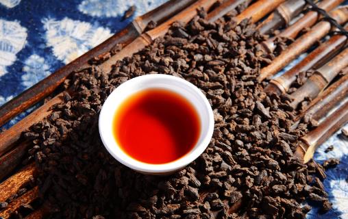 紅茶、綠茶到底喝哪種茶最養(yǎng)胃？天天喝茶水，你未必喝對(duì)