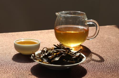 紅茶、綠茶到底喝哪種茶最養(yǎng)胃？天天喝茶水，你未必喝對(duì)