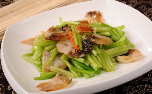 吃芹菜能夠排毒清腸？“清腸”可以清宿便？答案可能在你