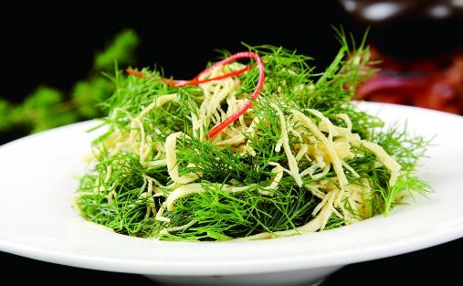 茴香價格便宜，營養(yǎng)并不少，可是營養(yǎng)師提醒，用茴香做餡