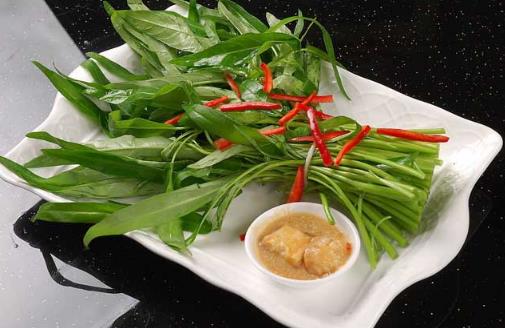 空心菜用油炒過后顏色發(fā)黑，這是“有毒物質(zhì)”嗎？營養(yǎng)師