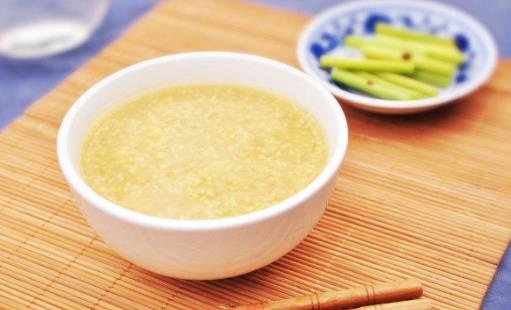 小米粥怎樣才能熬出“米油”？糖尿病人喝小米粥時(shí)，注意