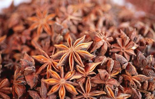 八角和大料是同一種調(diào)味料嗎？營養(yǎng)師提醒：有一類人炒菜