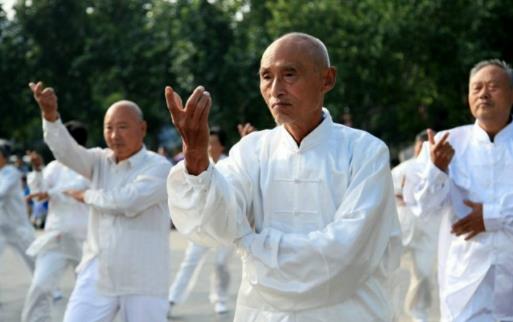 練太極拳是中老年人必備運(yùn)動(dòng) 堅(jiān)持練太極拳的好處