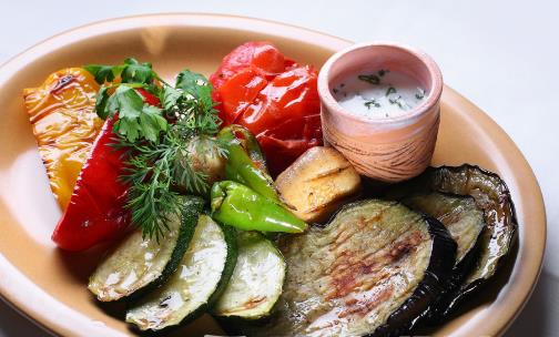 夏季吃茄子，營(yíng)養(yǎng)價(jià)值多，清熱解暑，平穩(wěn)血壓！你吃對(duì)了