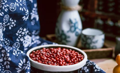 赤小豆入心經(jīng)瀉心火 適合夏季食用的赤小豆養(yǎng)生食譜