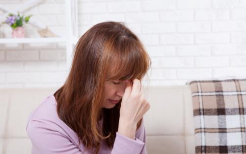 進(jìn)入更年期的女人，這些跡象“蠢蠢欲動(dòng)”，別等降臨了才