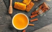 教你蜂蜜選購(gòu)再也不擔(dān)心買到假蜂蜜 保證營(yíng)養(yǎng)又好喝