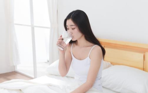 睡前哪些壞習慣會加速衰老？這六個壞習慣一定要改