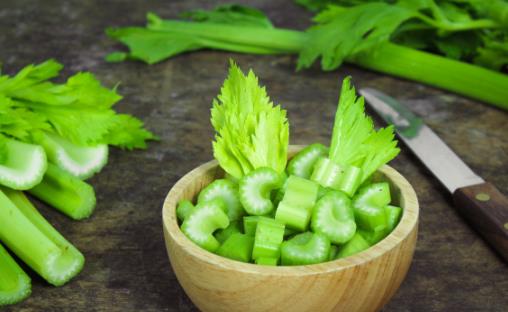 能美白牙齒的10種食物 對(duì)牙齒不好的5種食物