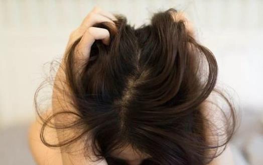 中年人的頭發(fā)會掉會變白的原因 做好預(yù)防遠離這些困擾