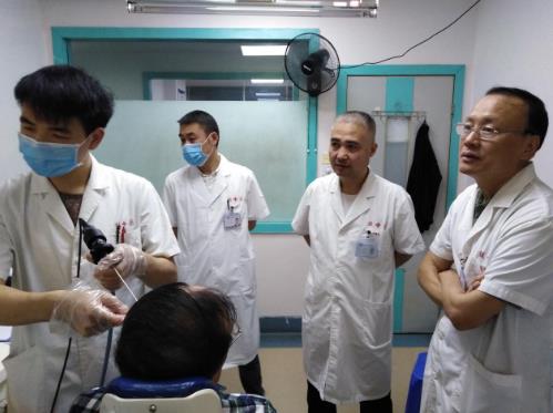 耳鼻喉專家林齊鳴—對(duì)待工作三十年如一日 詮釋醫(yī)者仁心