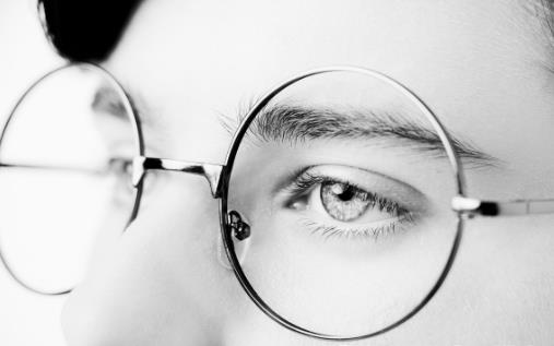 左右眼近視度數(shù)不同是怎么回事 近視能減輕嗎