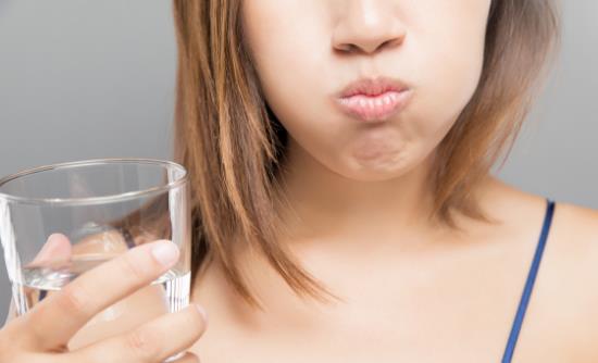 熱姜水可以治療牙周炎？出現(xiàn)這些癥狀警惕牙周炎