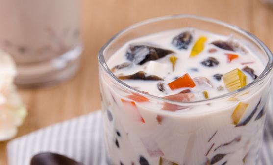 過多的喝奶茶對健康是一種負(fù)擔(dān) 肥胖就不可避免了