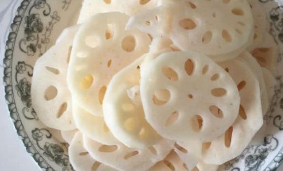 蓮藕華而樸實營養(yǎng)高 蓮藕燉排骨無疑是天作之合
