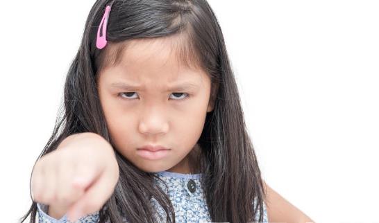 孩子們?yōu)槭裁磿?huì)打人 做好這幾點(diǎn)秒治愛(ài)打人的孩子