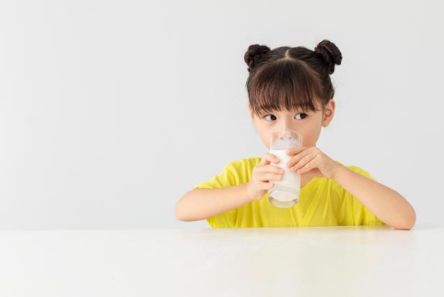 如何提高兒童免疫力？試試吃點(diǎn)湯臣倍健牛初乳粉！