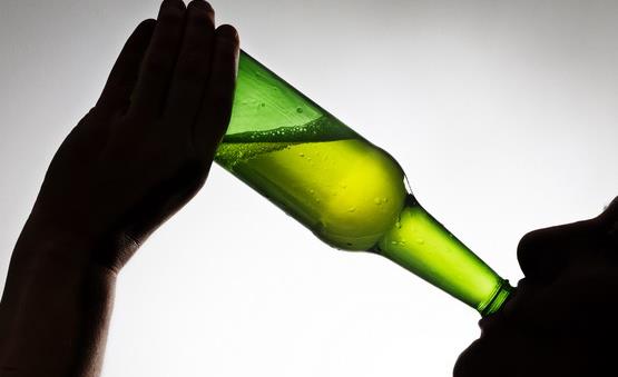 長(zhǎng)期酗酒給身體帶來(lái)10大危害 推薦四種中醫(yī)戒酒方