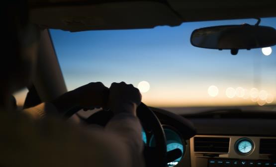 夜間安全開車的十三個要點(diǎn) 夜間行車時燈光使用的誤區(qū)