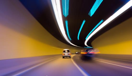 夜間安全開車的十三個要點(diǎn) 夜間行車時燈光使用的誤區(qū)