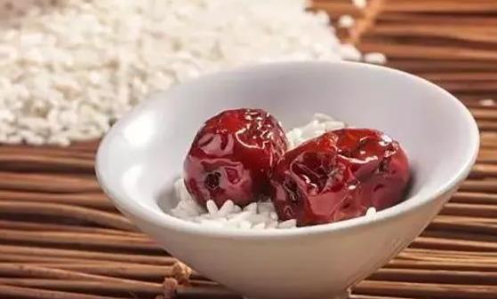 紅棗熬湯止咳潤(rùn)肺 這樣吃紅棗竟能治療12種疾病