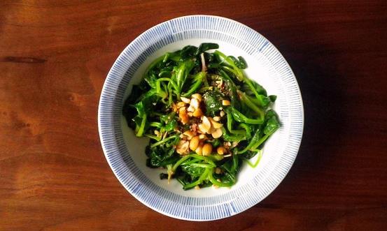 菠菜被推崇為十大養(yǎng)顏美膚食物之一 吃菠菜的禁忌