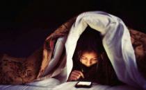 為什么手機(jī)是睡眠殺手？習(xí)慣性睡前玩手機(jī)、長(zhǎng)期熬夜玩手機(jī)的危害