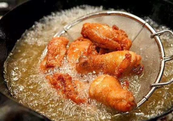 女人不想老太快，4類食物要少吃，3種美容抗衰老的食物可多吃