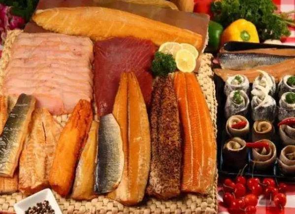 女人不想老太快，4類食物要少吃，3種美容抗衰老的食物可多吃